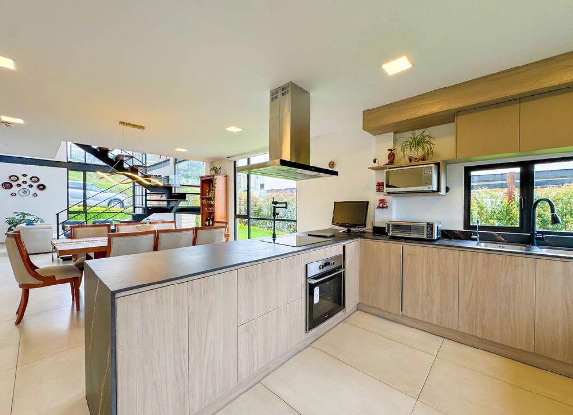 Hermosa Casa en Venta Dentro de Conjunto Sector Nayon — imagen 10