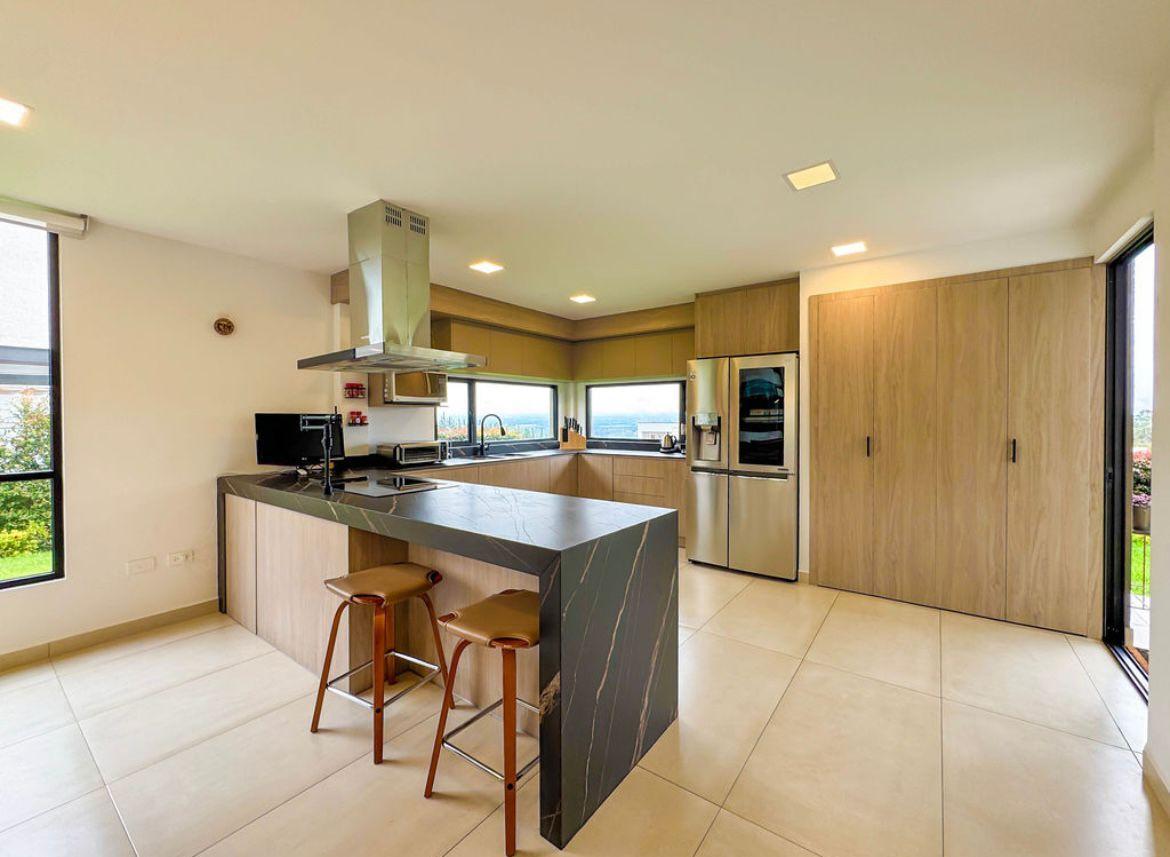 Hermosa Casa en Venta Dentro de Conjunto Sector Nayon — imagen 4