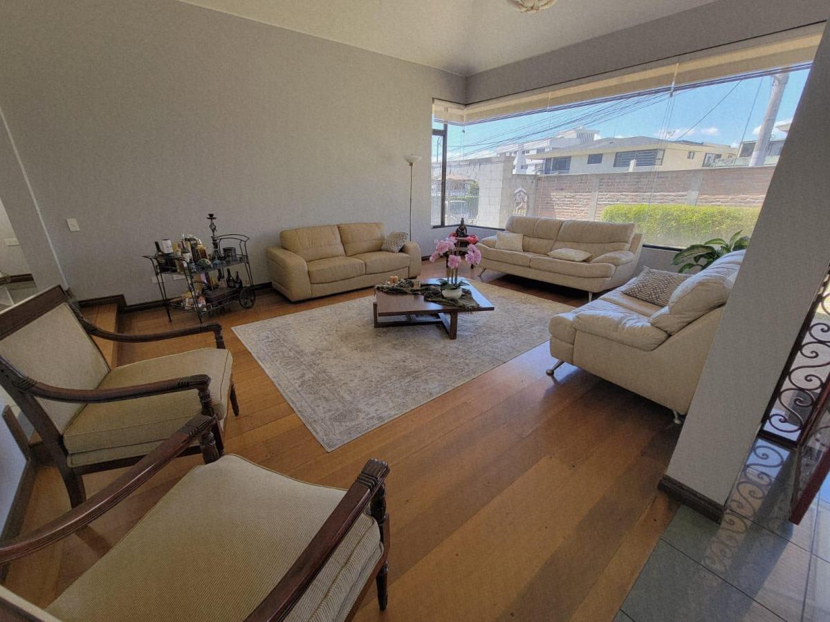 Casa de Venta en La Urbanización El Condado de 454 m con Una Suite Independiente — imagen 8