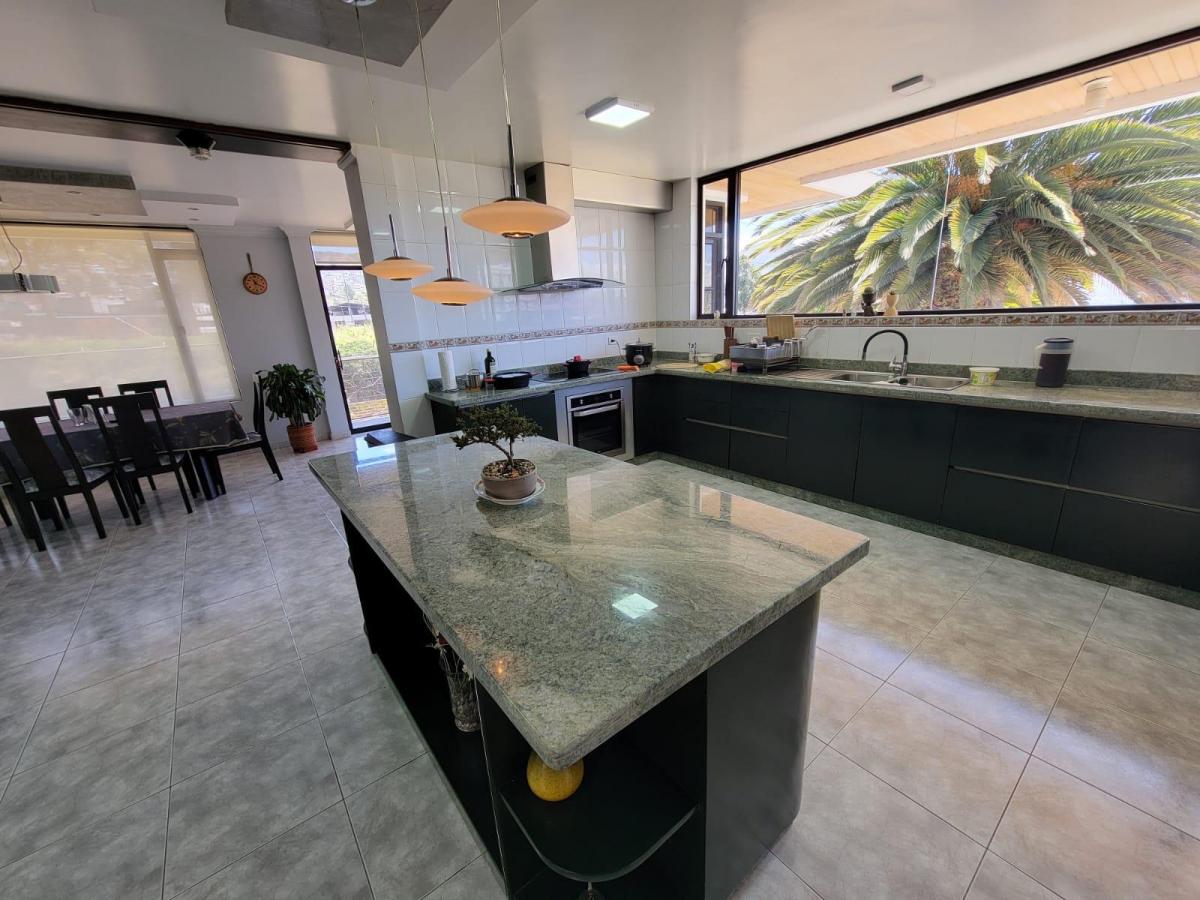 Casa de Venta en La Urbanización El Condado de 454 m con Una Suite Independiente — imagen 4