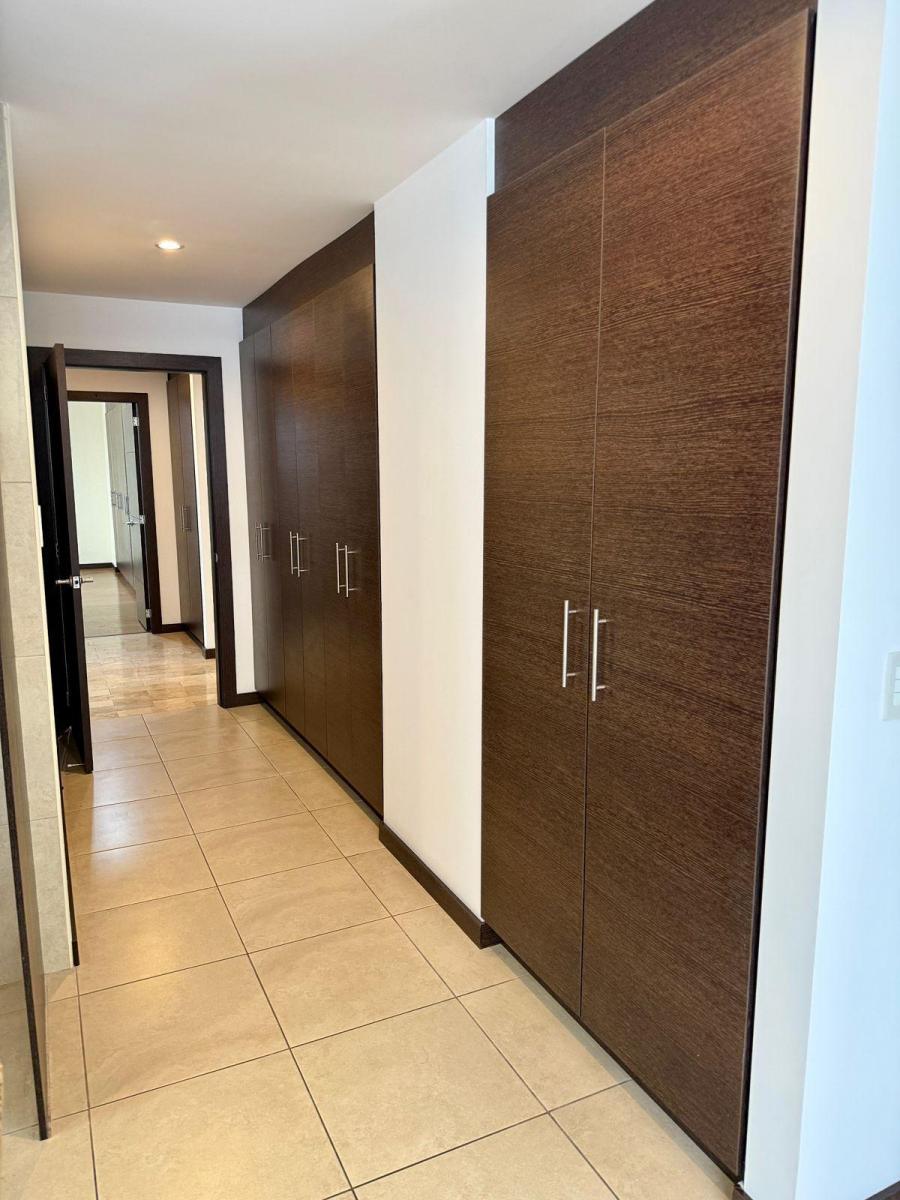 Hermoso y Confortable Departamento en Venta – Cumbayá, Sector Site Center — imagen 3