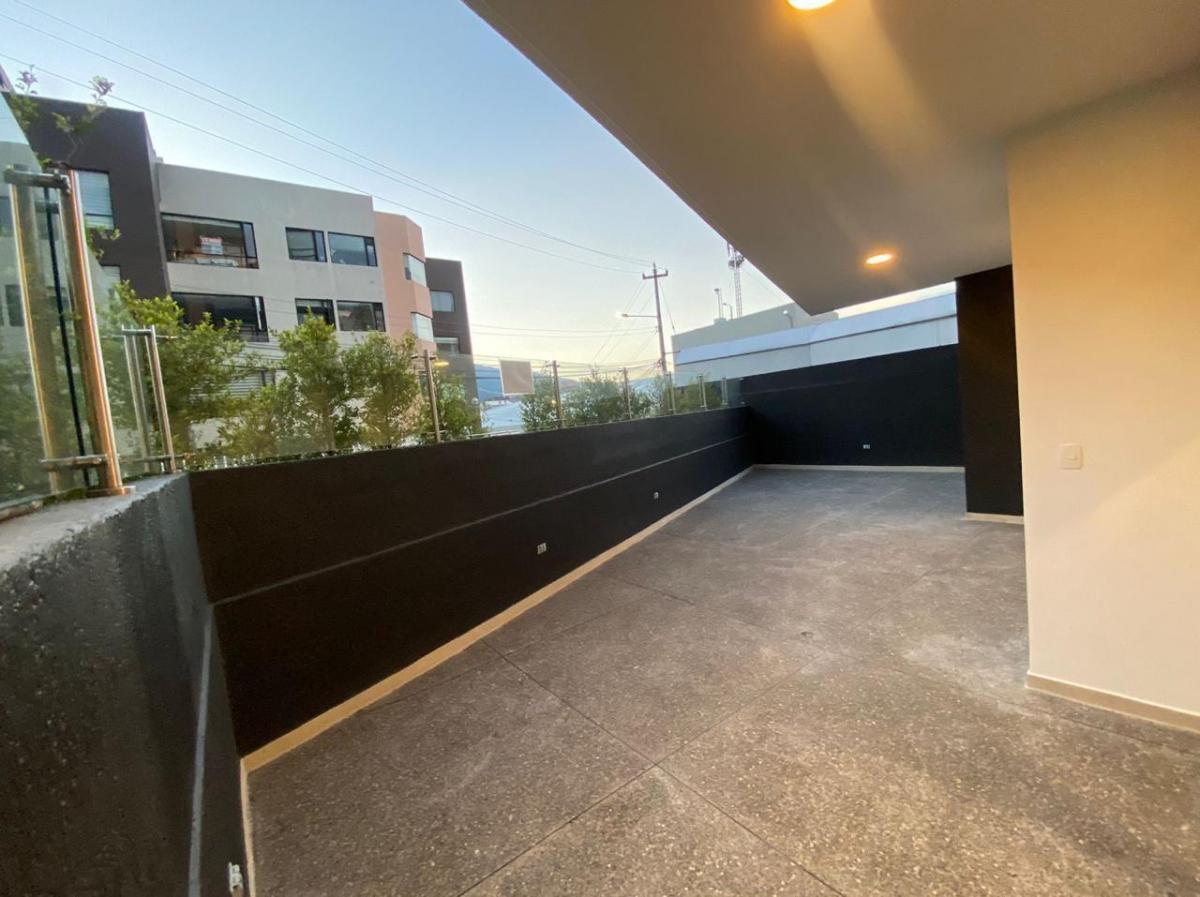 Moderno Departamento con Patio - La Carolina - Portugal — imagen 9