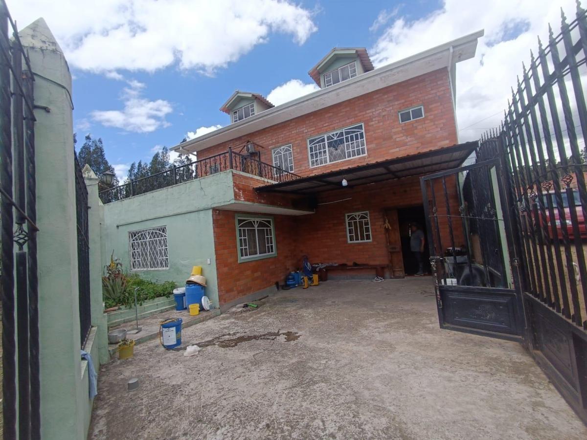 Propiedad con Amplia Área Verde en Barabón, Azuay — imagen 8
