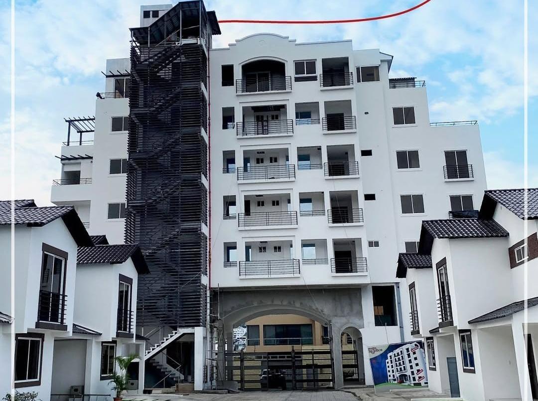 Colinas Vendo Departamento Elegante 2 Dorm. Vista Linda, Área de Piscina, Guayas — imagen 4