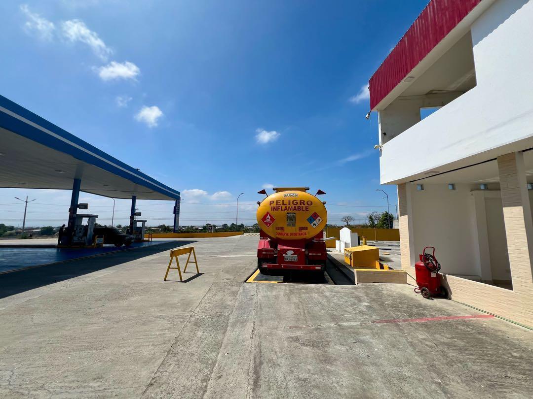 Venta de Estación de Servicios Gasolinera Multifuncional Manta, Manabí — imagen 9