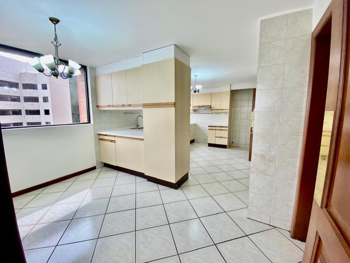 Vendo Departamento, 3 Dorm., 365 m², Sector El Bosque (Quito Tenis) — imagen 7