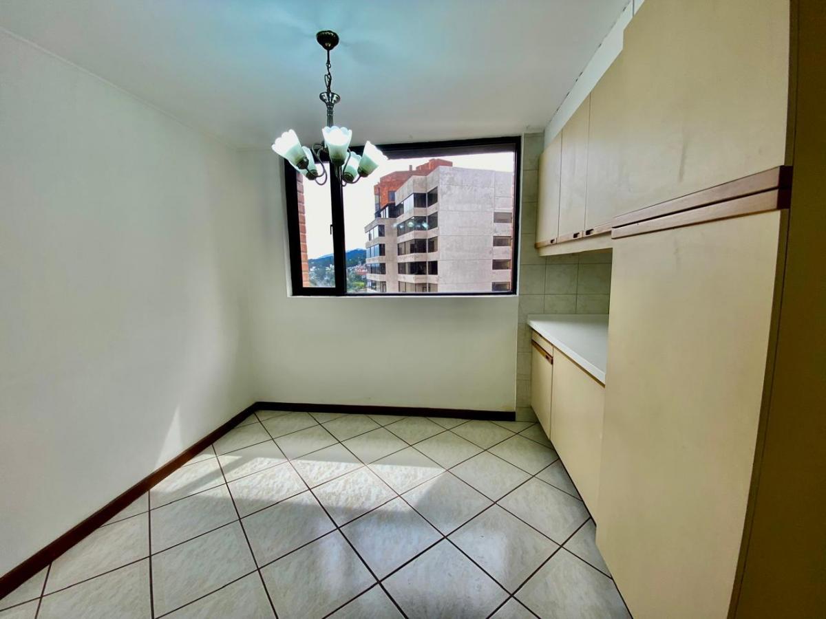 Vendo Departamento, 3 Dorm., 365 m², Sector El Bosque (Quito Tenis) — imagen 6