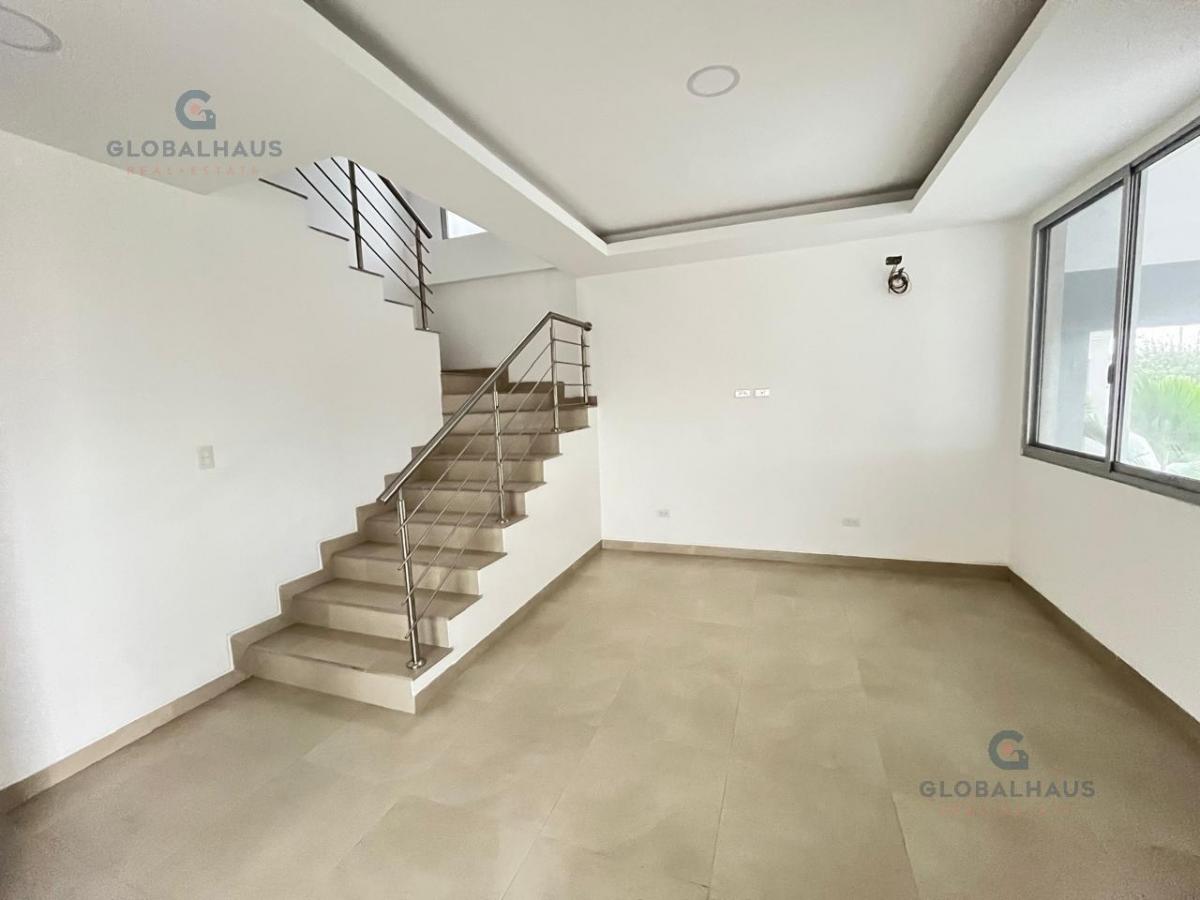 Venta de Casa Esquinera en Urb. Condado Vicolinci con 3 Habitaciones m. H. Guayas — imagen 6