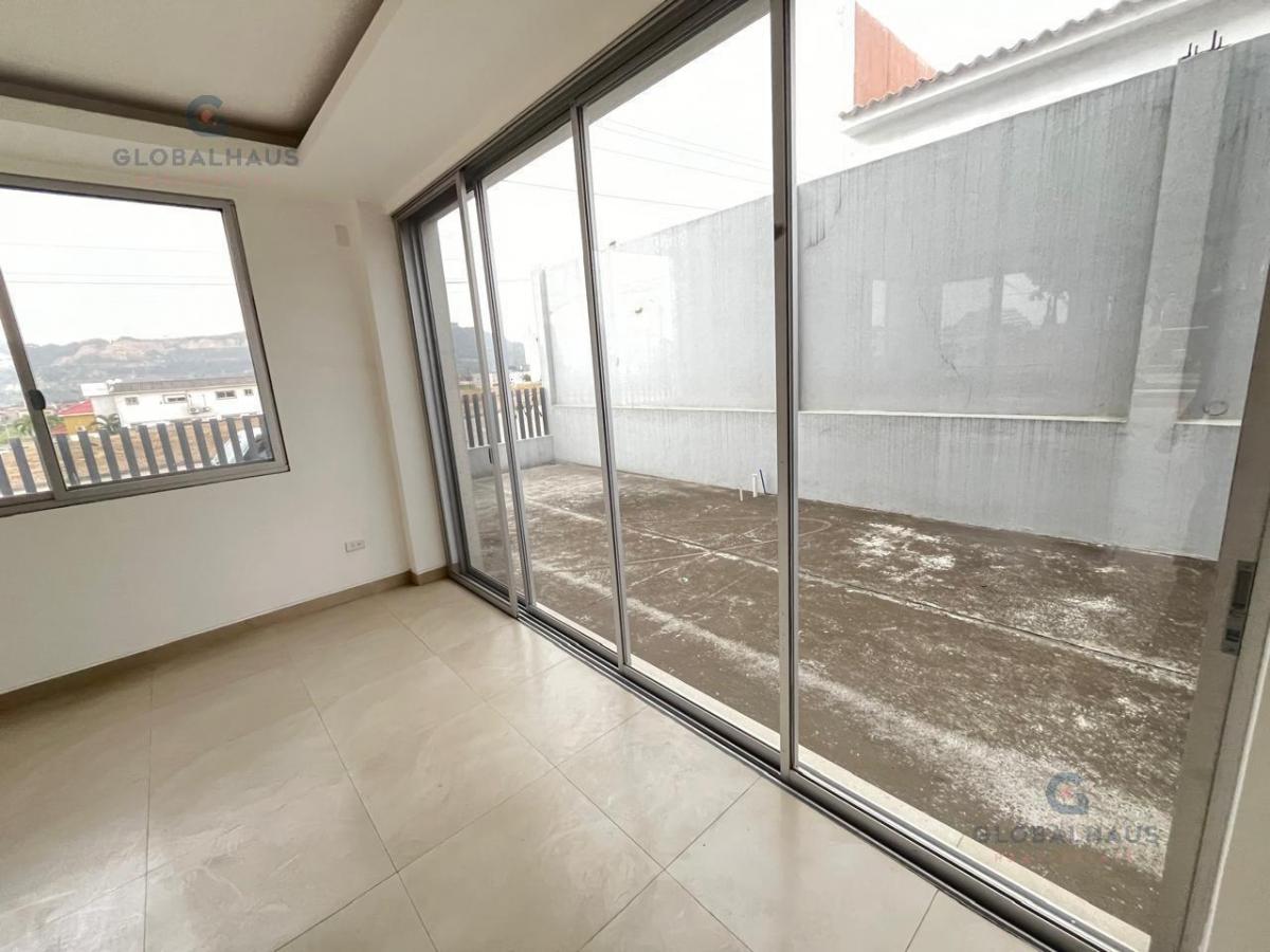 Venta de Casa Esquinera en Urb. Condado Vicolinci con 3 Habitaciones m. H. Guayas — imagen 4