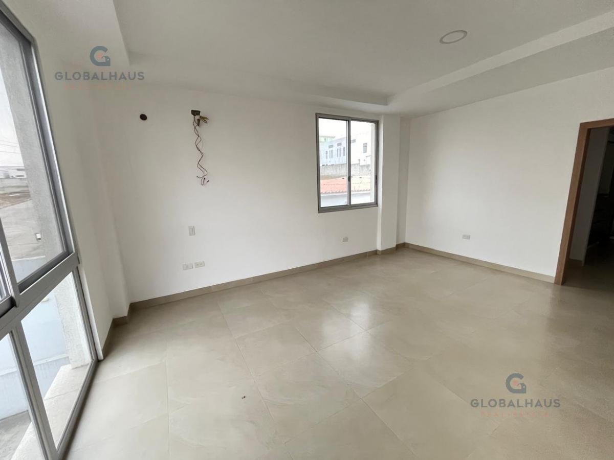 Venta de Casa Esquinera en Urb. Condado Vicolinci con 3 Habitaciones m. H. Guayas — imagen 3