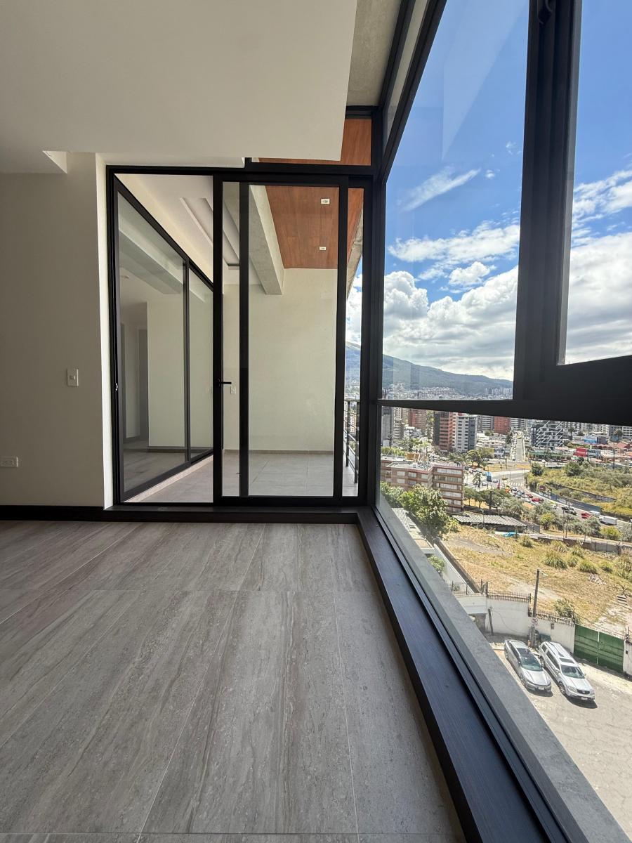 Vendo Departamento Tres Dorm. - Sector González Suarez — imagen 9