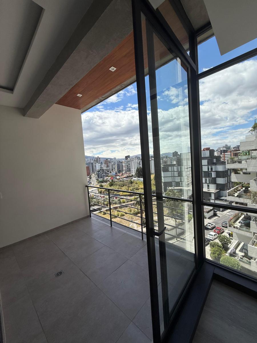 Vendo Departamento Tres Dorm. - Sector González Suarez — imagen 5