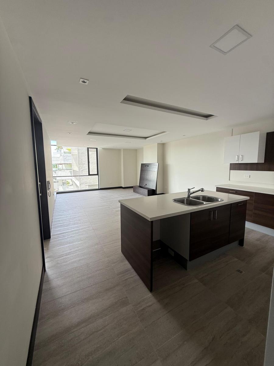 Vendo Departamento Tres Dorm. - Sector González Suarez — imagen 4