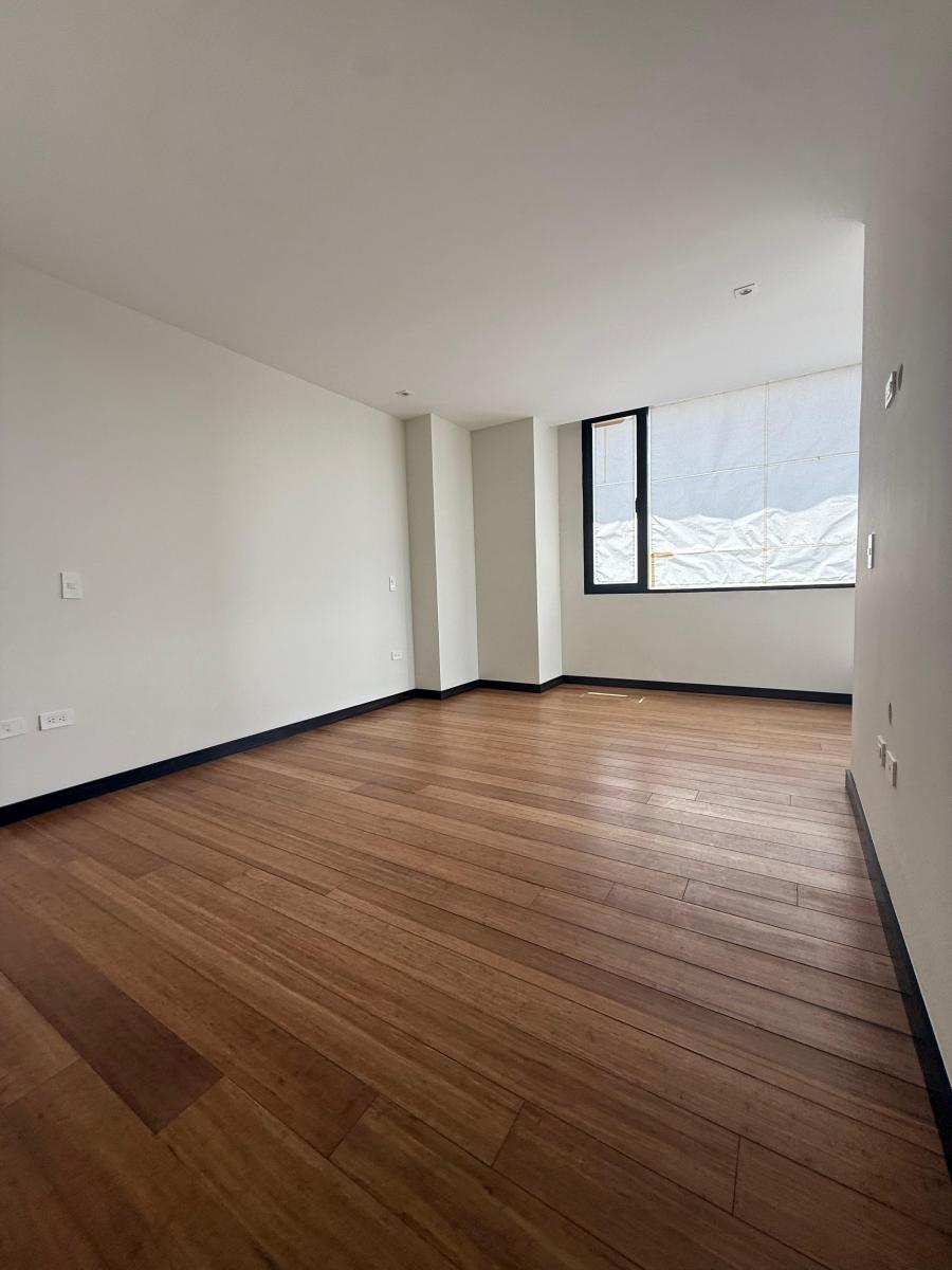 Vendo Departamento Tres Dorm. - Sector González Suarez — imagen 3