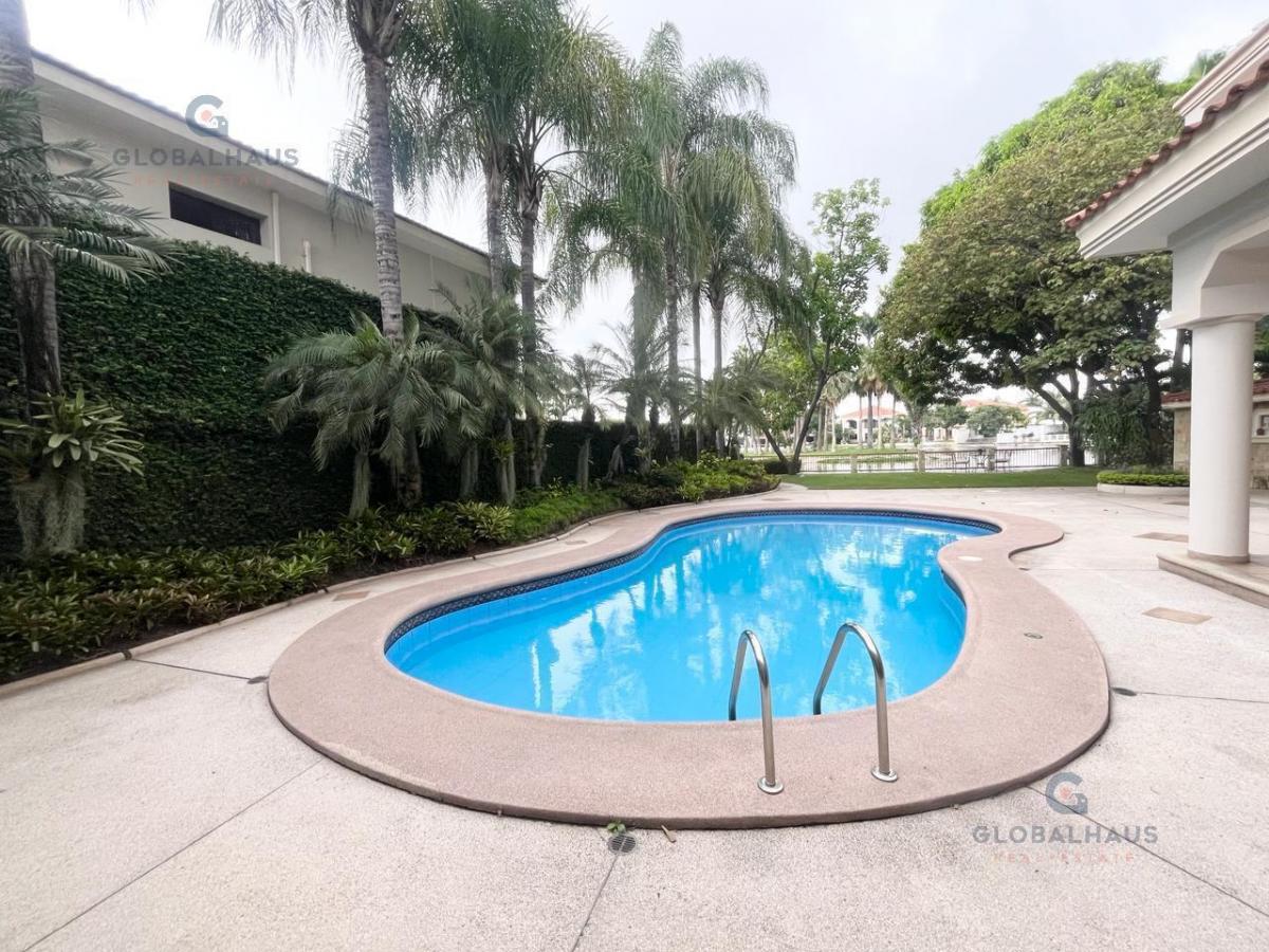 Venta de Casa Samborondon Laguna Dorada, 5 Dorm., Piscina, Casa Al Lago m. H. Guayas — imagen 8