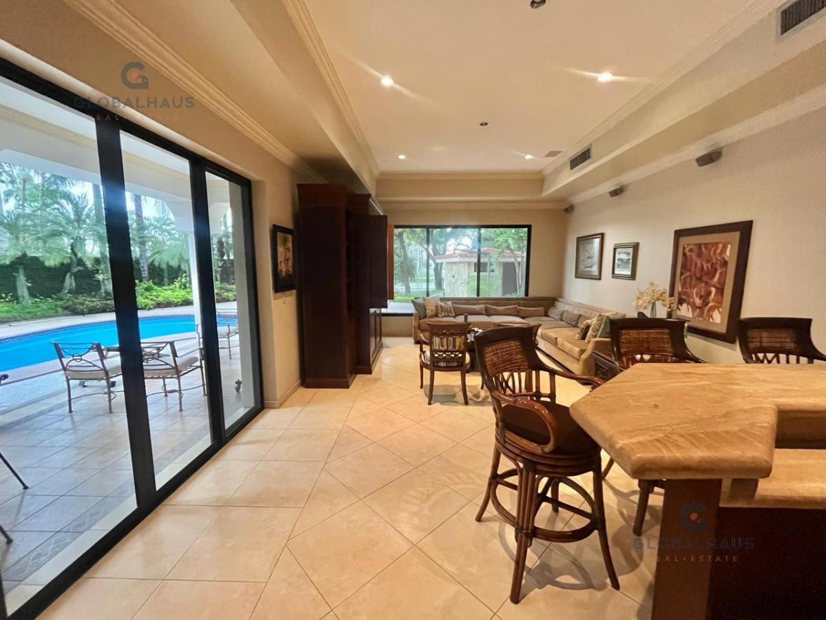 Venta de Casa Samborondon Laguna Dorada, 5 Dorm., Piscina, Casa Al Lago m. H. Guayas — imagen 7