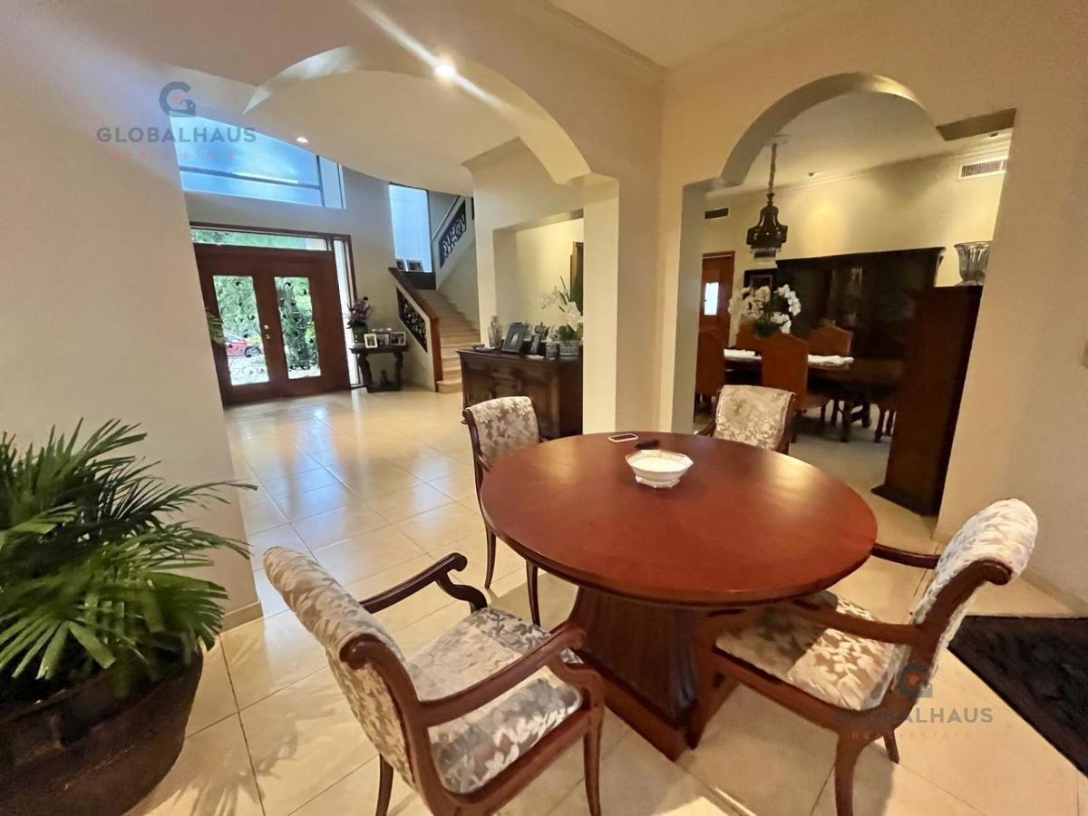 Venta de Casa Samborondon Laguna Dorada, 5 Dorm., Piscina, Casa Al Lago m. H. Guayas — imagen 4