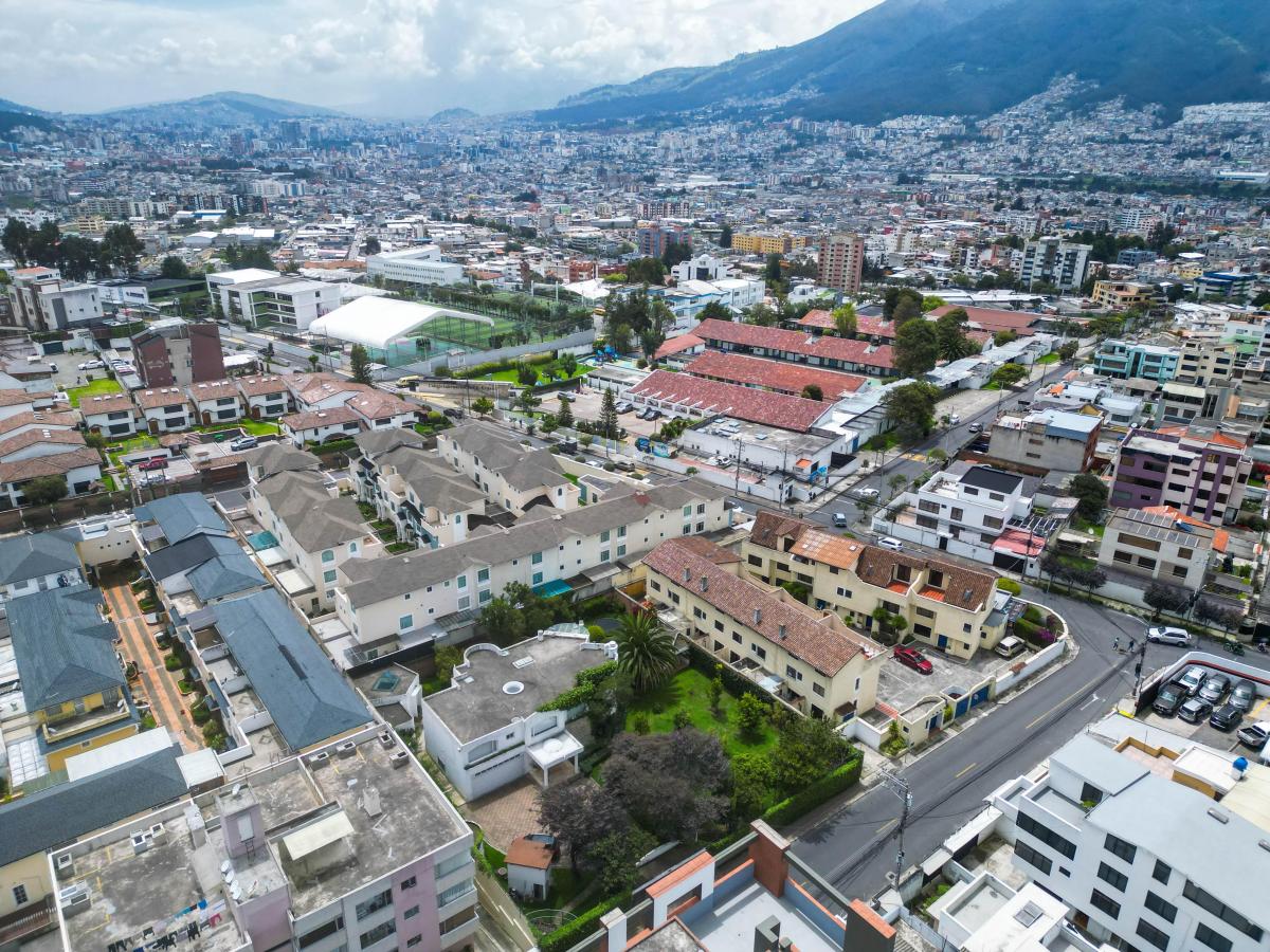 Terreno Ideal Constructor 1365 m² Sector Embajada Usa — imagen 4