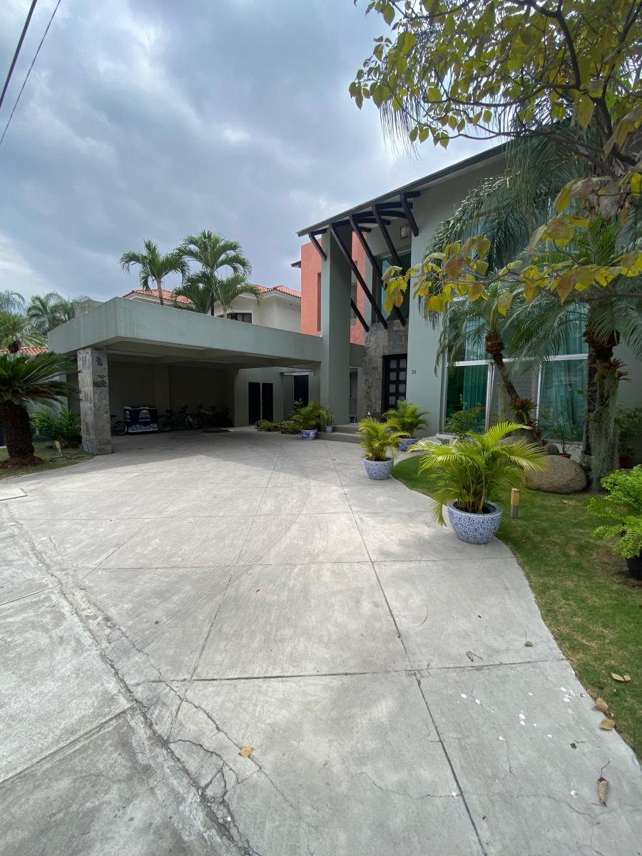 San Isidro - Casa en Venta con Amplio Patio - Km 4.5 Samborondon, Guayas — imagen 9