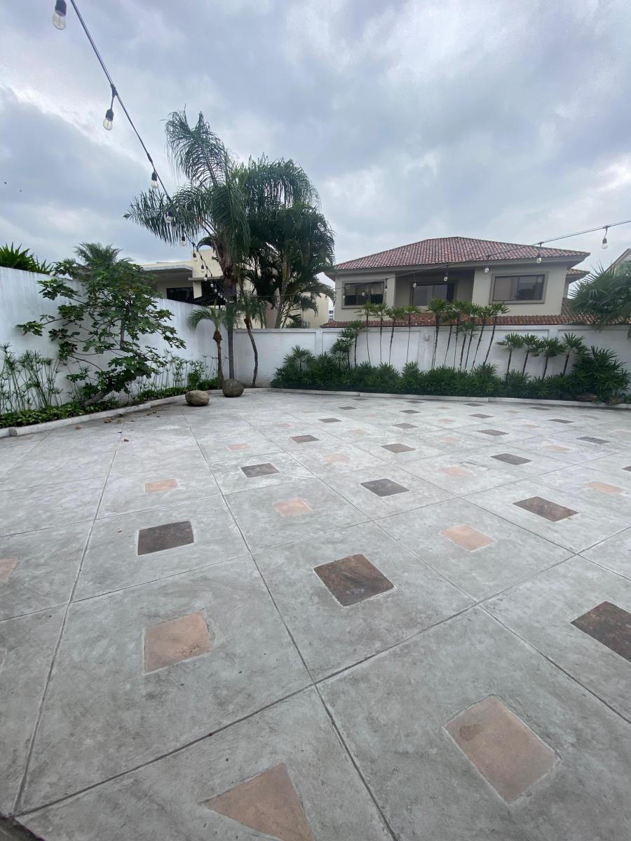 San Isidro - Casa en Venta con Amplio Patio - Km 4.5 Samborondon, Guayas — imagen 5
