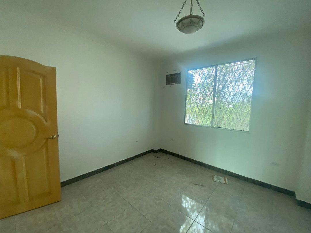 Casa con Terreno Amplio Zona Norte de Manta Jp, Manabí — imagen 4