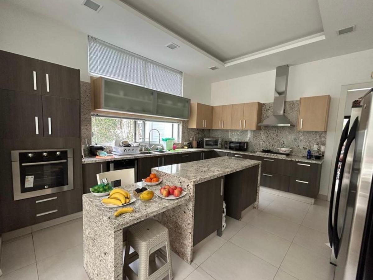 Samborondon Ribera del Batan Hermosa Casa en Venta, Guayas — imagen 8