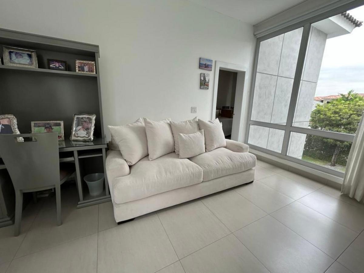 Samborondon Ribera del Batan Hermosa Casa en Venta, Guayas — imagen 4