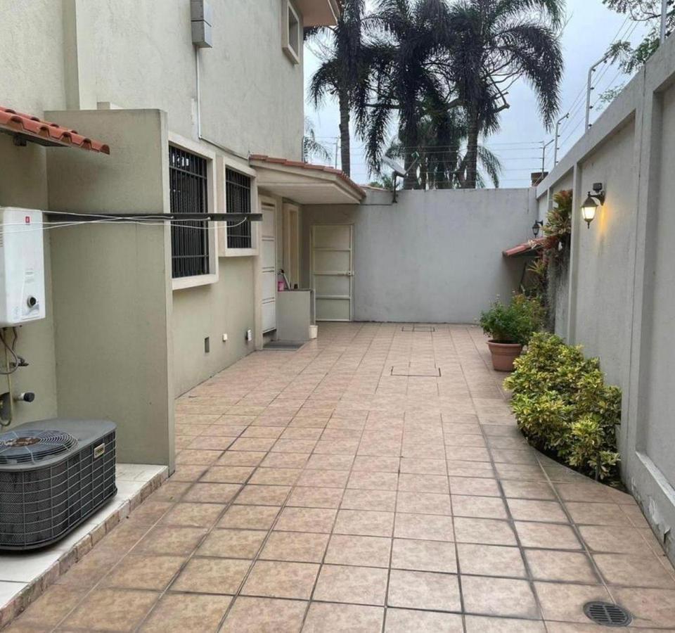 Samborondon Km 6 Urbanización Exclusiva Amplia Casa en Venta, Guayas — imagen 9