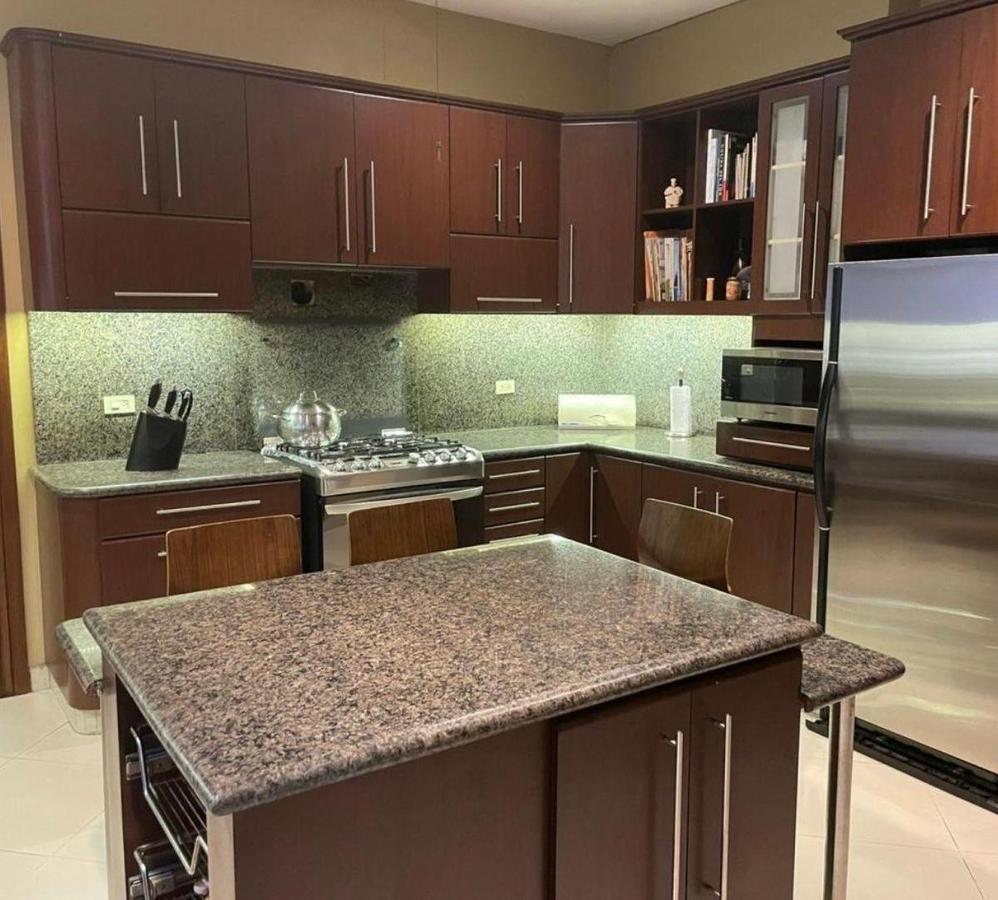 Samborondon Km 6 Urbanización Exclusiva Amplia Casa en Venta, Guayas — imagen 6