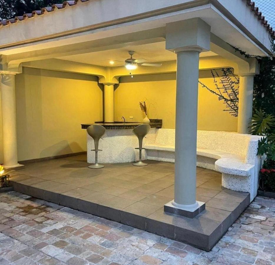 Samborondon Km 6 Urbanización Exclusiva Amplia Casa en Venta, Guayas — imagen 3
