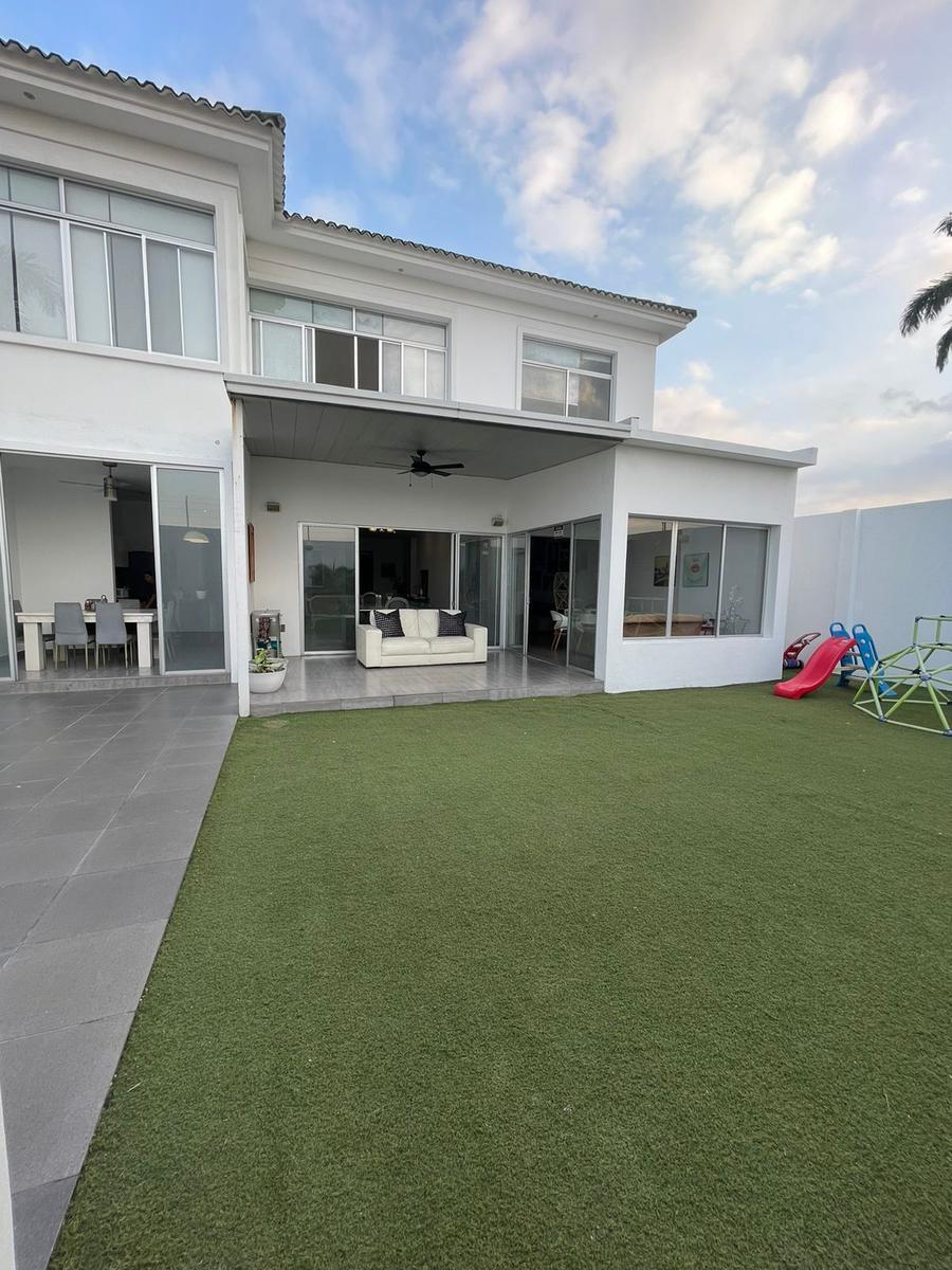 Samborondon Km 7 Hermosa Casa en Venta Laguna del Sol, Guayas — imagen 6