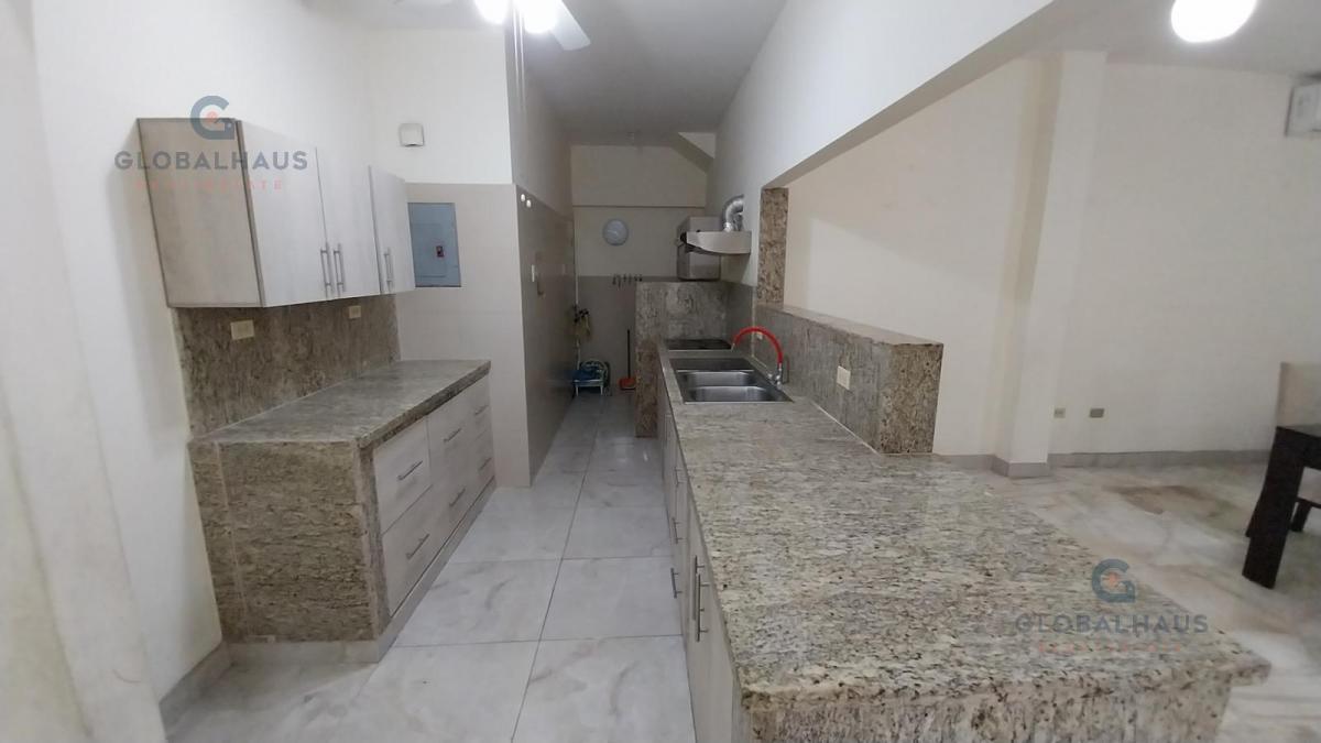 Venta de Casa Rentera, Esquinera en Guayacanes, 7 Habitaciones G. P. Guayas — imagen 3