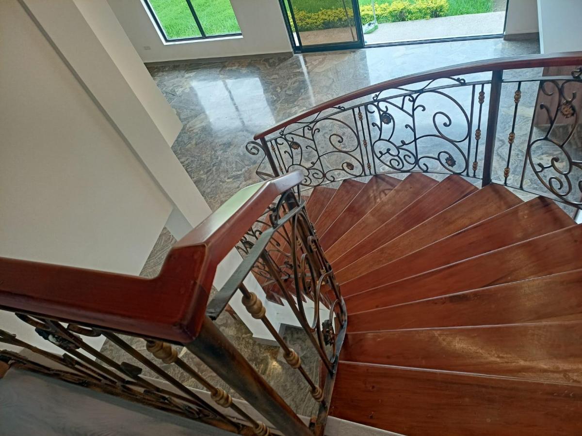 Casa Premium en Zona Privilegiada Cica 1, Azuay — imagen 7