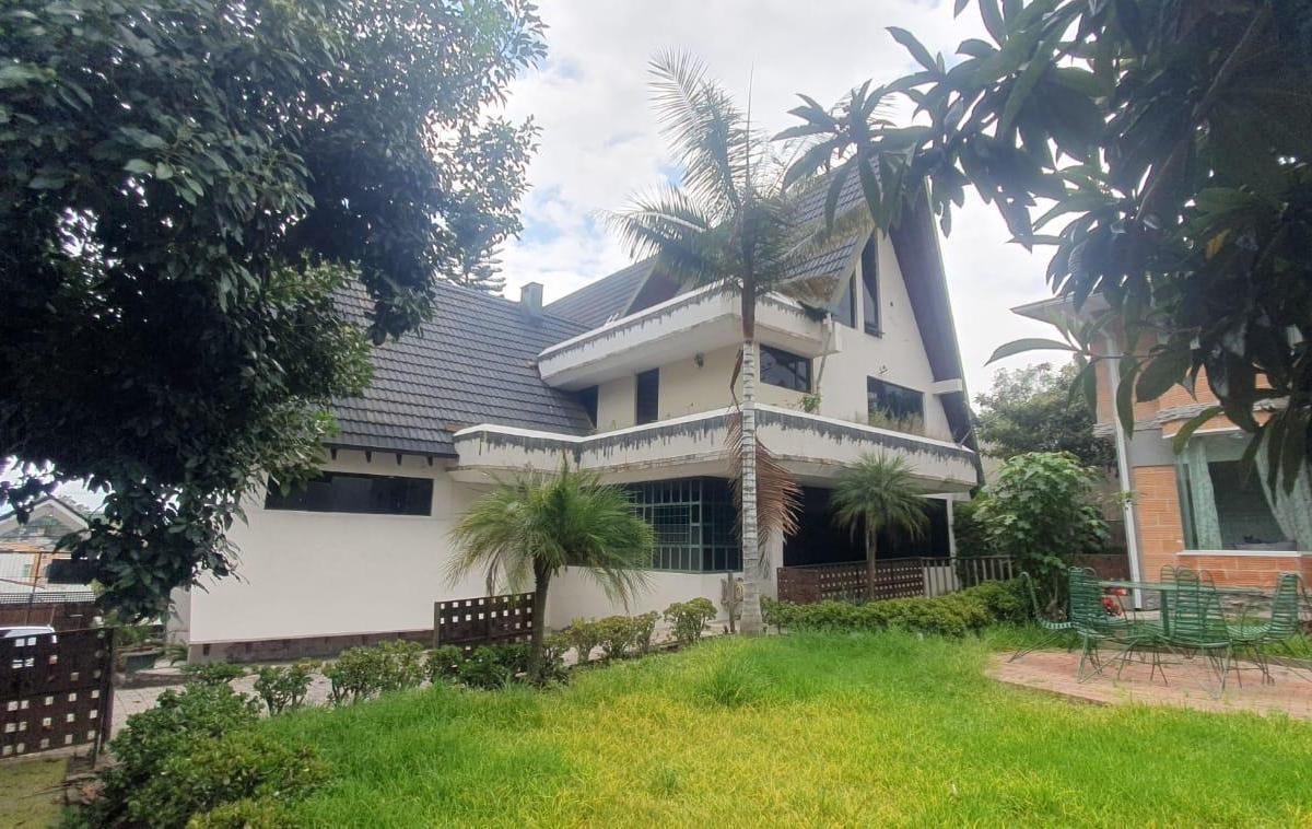 Casa de Venta en Cumbaya Exclente Ubicacion — imagen 5