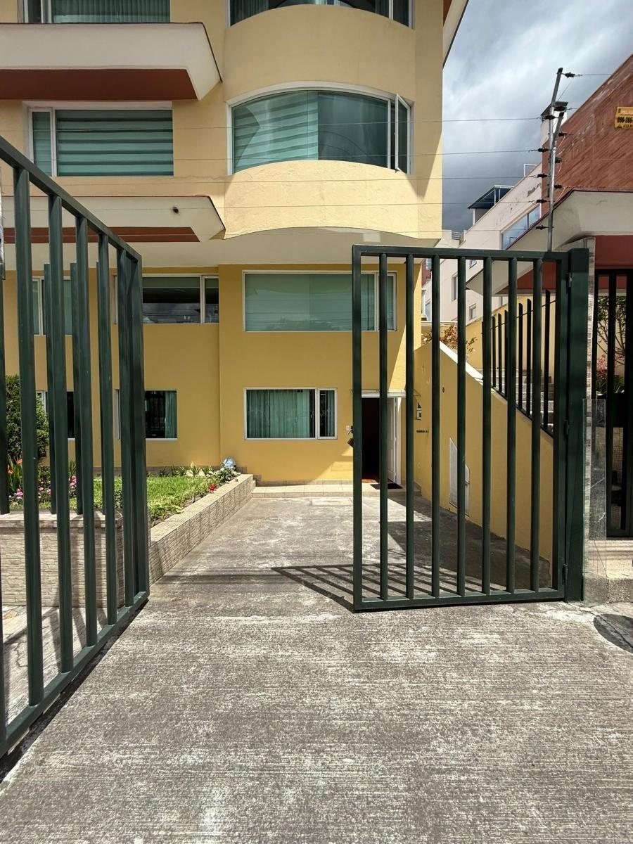 Hermoso Departamento Dentro de La Urbanización El Condado — imagen 10