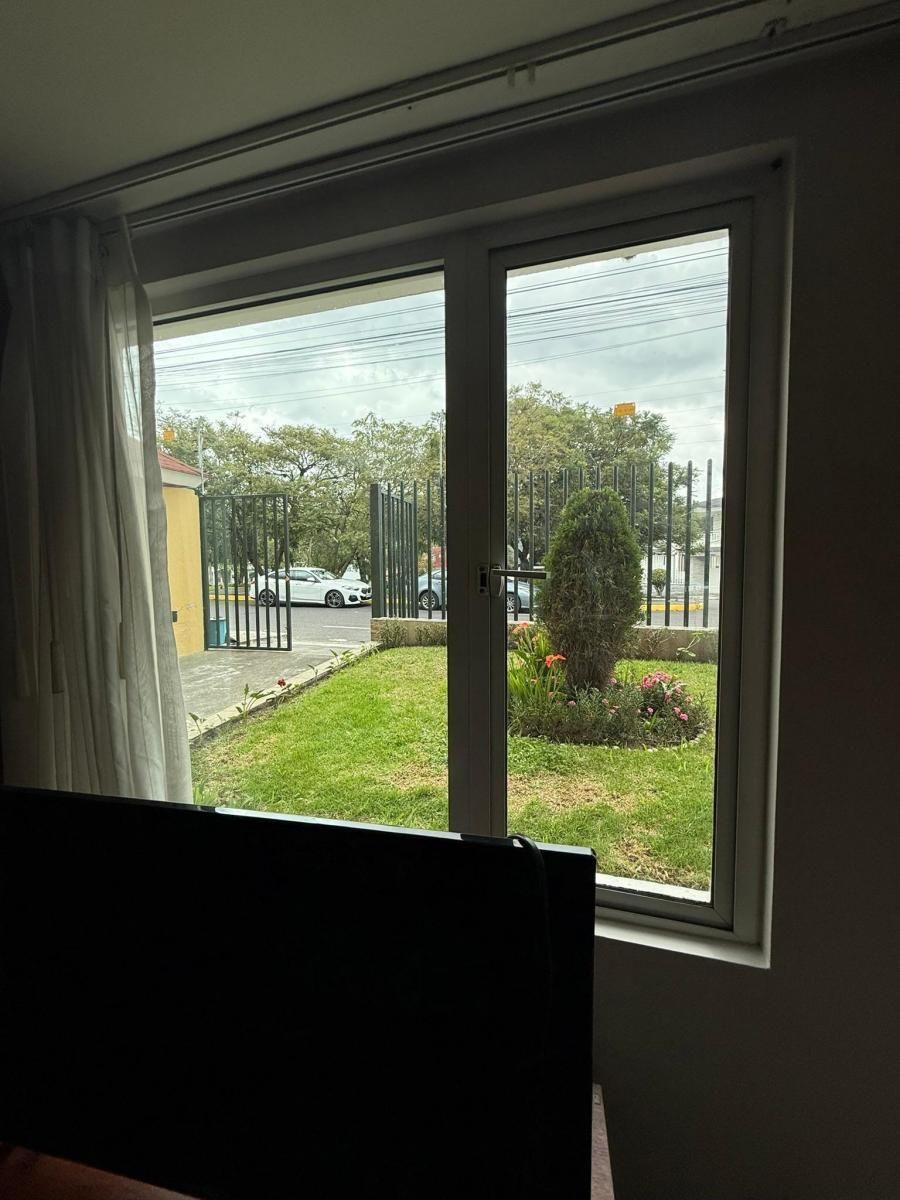 Hermoso Departamento Dentro de La Urbanización El Condado — imagen 8