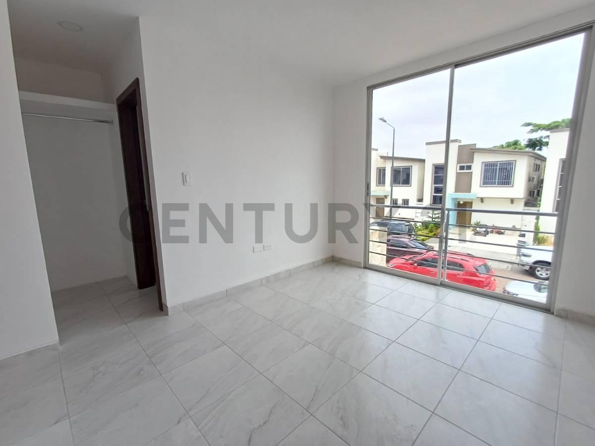 Moderna Casa de Estreno en Romareda–et. Riada (Solo 28 Propiedades). Dian, Guayas — imagen 4