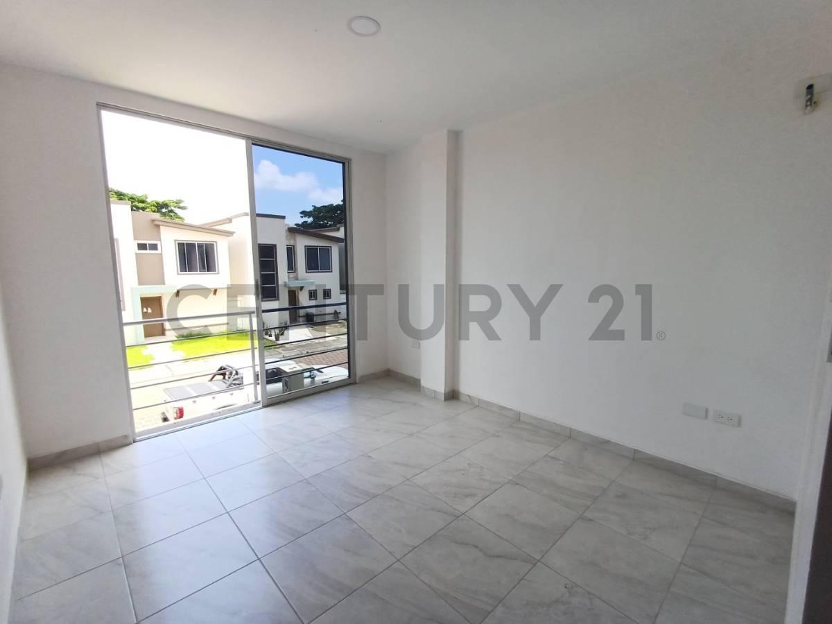 Moderna Casa de Estreno en Romareda–et. Riada (Solo 28 Propiedades). Dian, Guayas — imagen 3