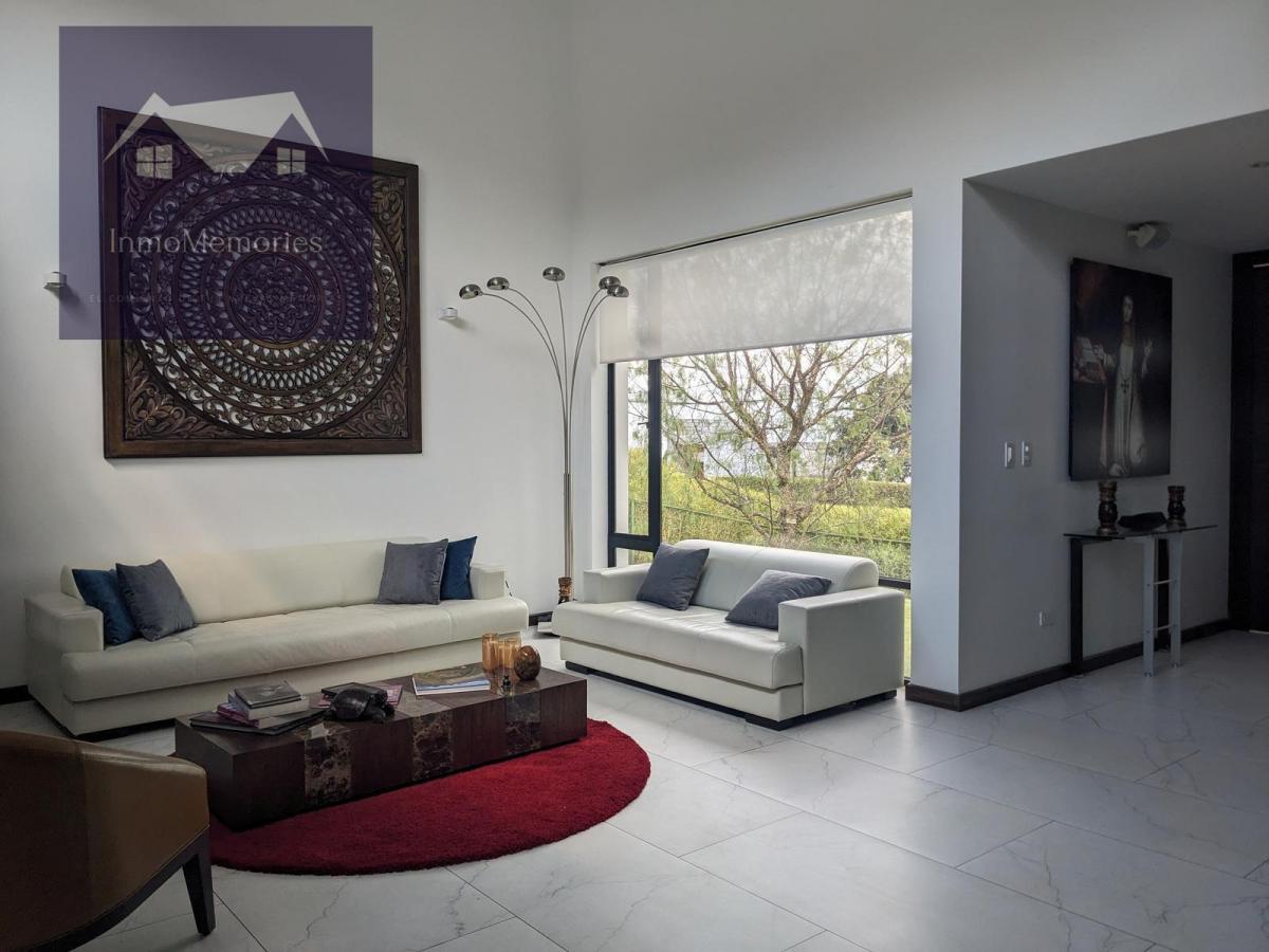 Espectacular Casa de Venta, Urbanización Privada, Nayón — imagen 4