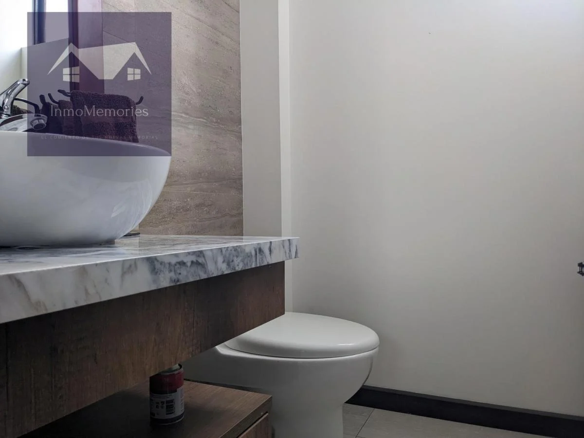 Espectacular Casa de Venta, Urbanización Privada, Nayón — imagen 3