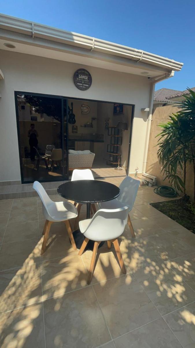 Casa Esquinera en Venta en La Urbanizacion Bosques de La Costa - Via La Costa, Guayas — imagen 9