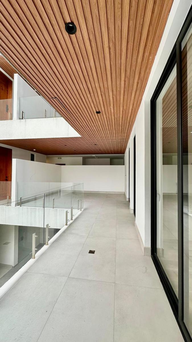 Suite de Arriendo en Cumbayá con Terraza. Provincia de Pichincha — imagen 9