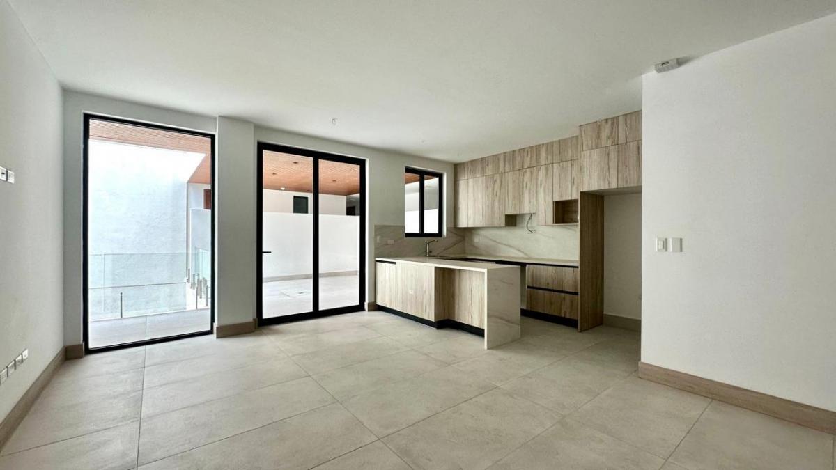 Suite de Arriendo en Cumbayá con Terraza. Provincia de Pichincha — imagen 7