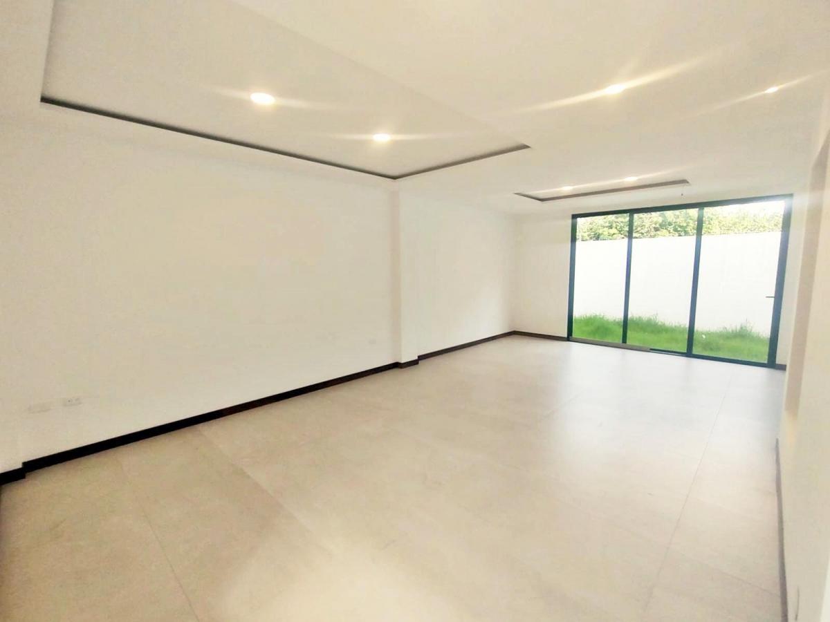 Venta Casa a Estrenar en Tumbaco 162 m², con Terraza, Jardín y Piscina (C) — imagen 5