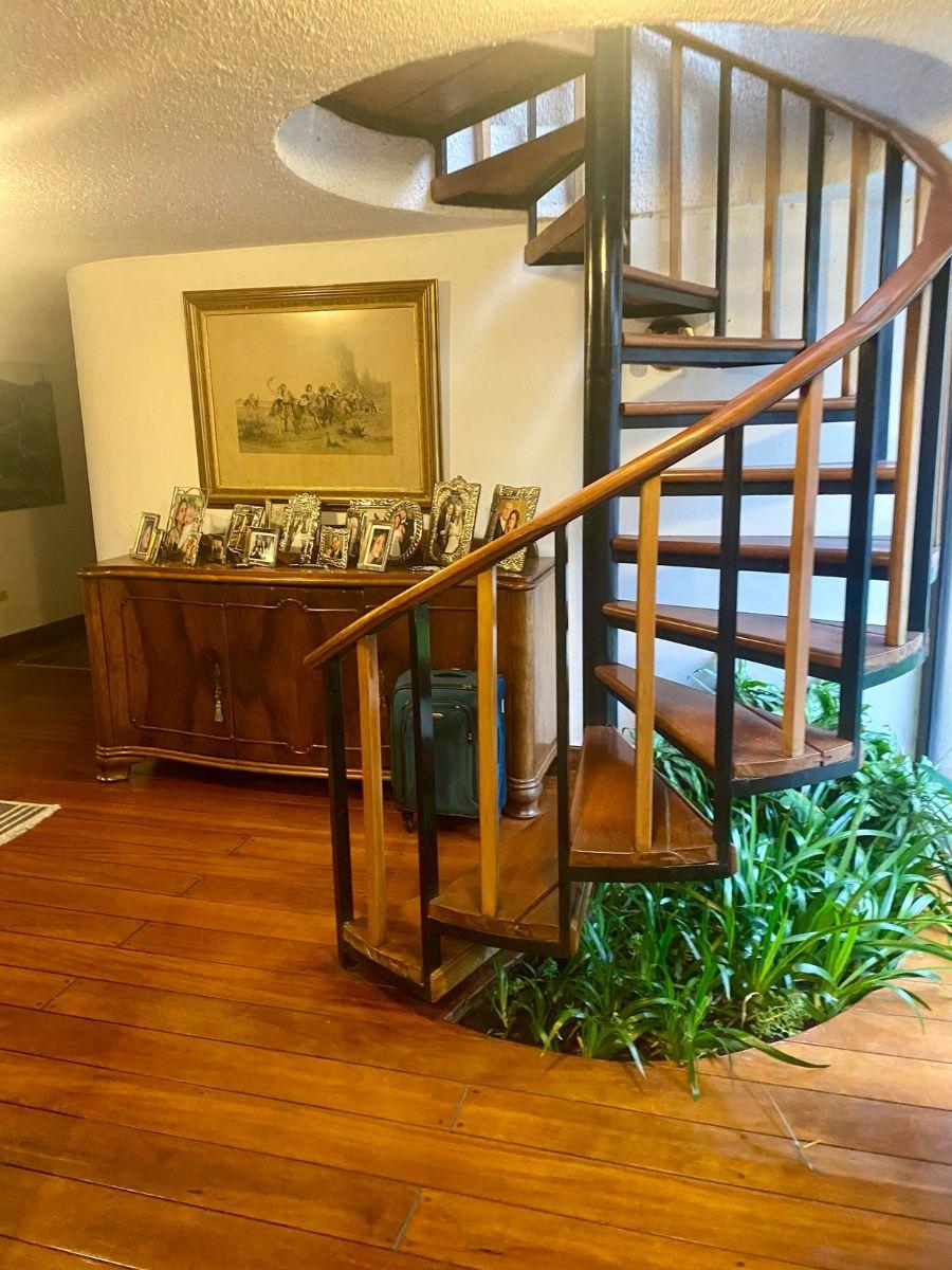Venta de Casa con 4 Dorm. en Cumbayá, con 1547 m² Terreno — imagen 6