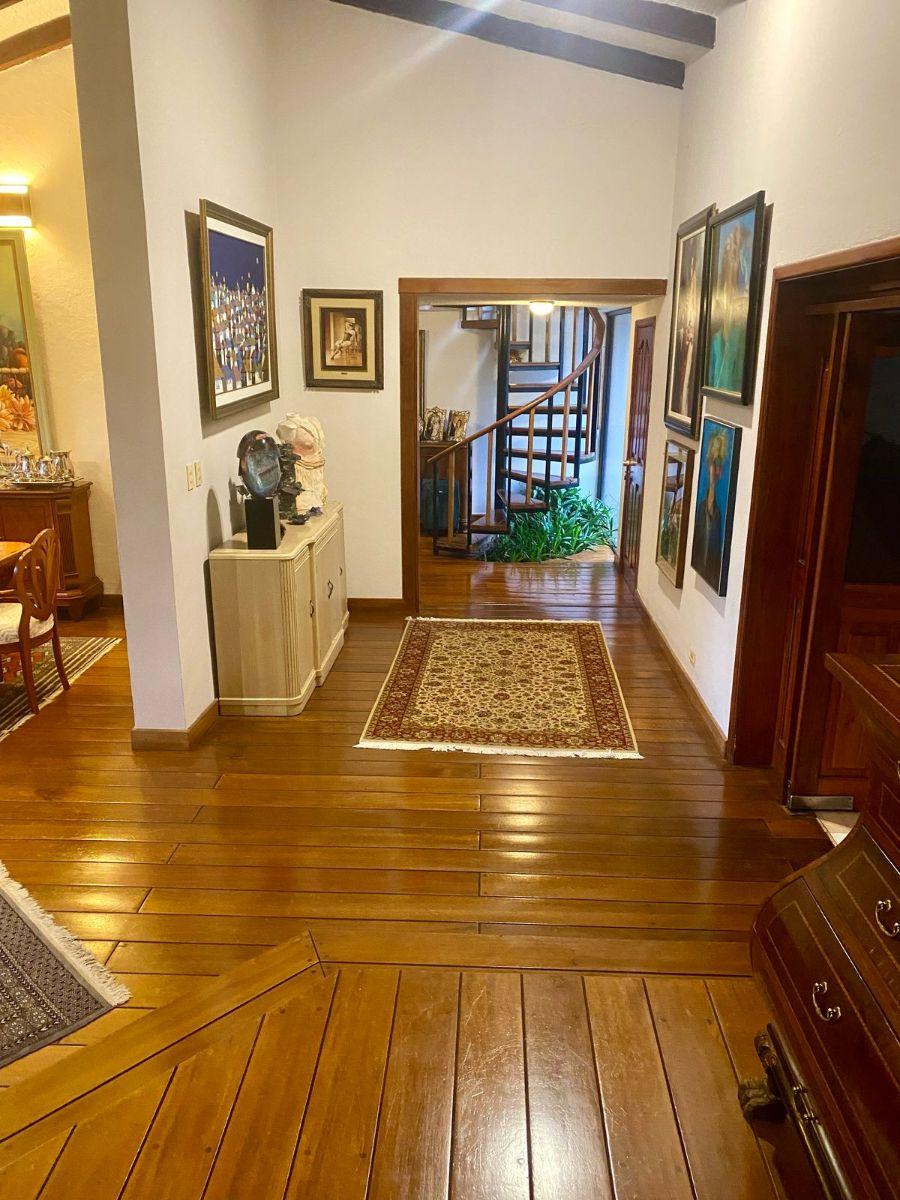 Venta de Casa con 4 Dorm. en Cumbayá, con 1547 m² Terreno — imagen 3
