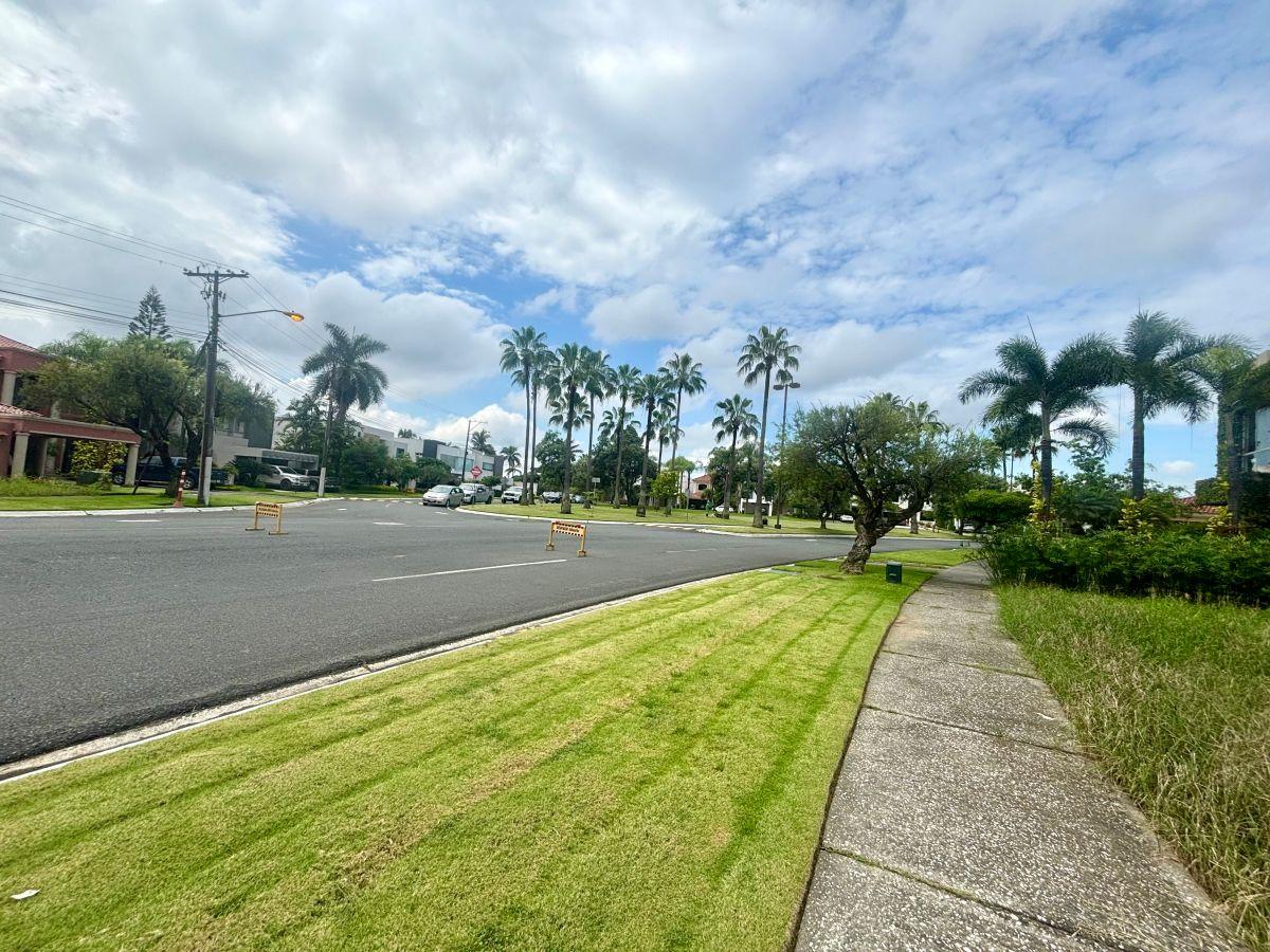 Terreno en Samborondon Urbanización Vista Al Parque con Linda Vista Frente Al Parque Central, Guayas — imagen 10