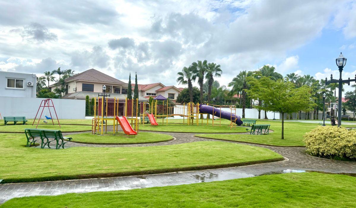 Terreno en Samborondon Urbanización Vista Al Parque con Linda Vista Frente Al Parque Central, Guayas — imagen 6
