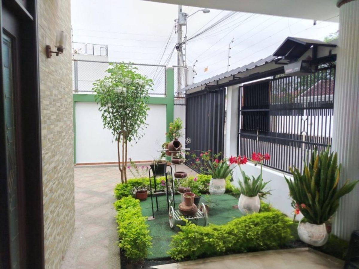 Casa Amplia de Venta en Portoviejo Los Mangos R/p, Manabí — imagen 10