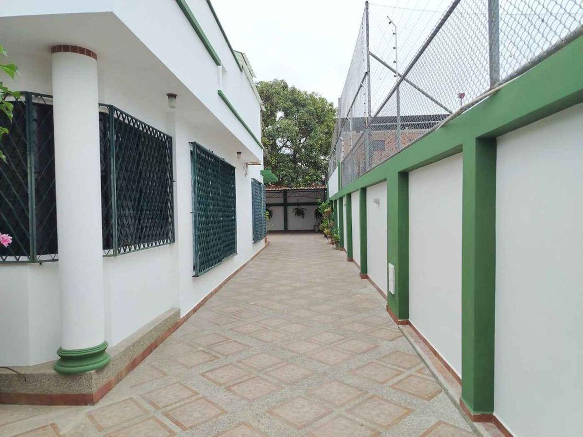 Casa Amplia de Venta en Portoviejo Los Mangos R/p, Manabí — imagen 8